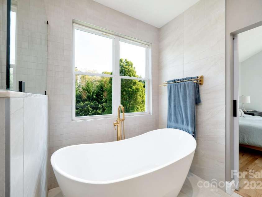 44 White Thorn Drive, Alexander, NC 28701.  MLS# CAR4253765, YatesRealty ID 21522. Modern Soaking Tub with a View