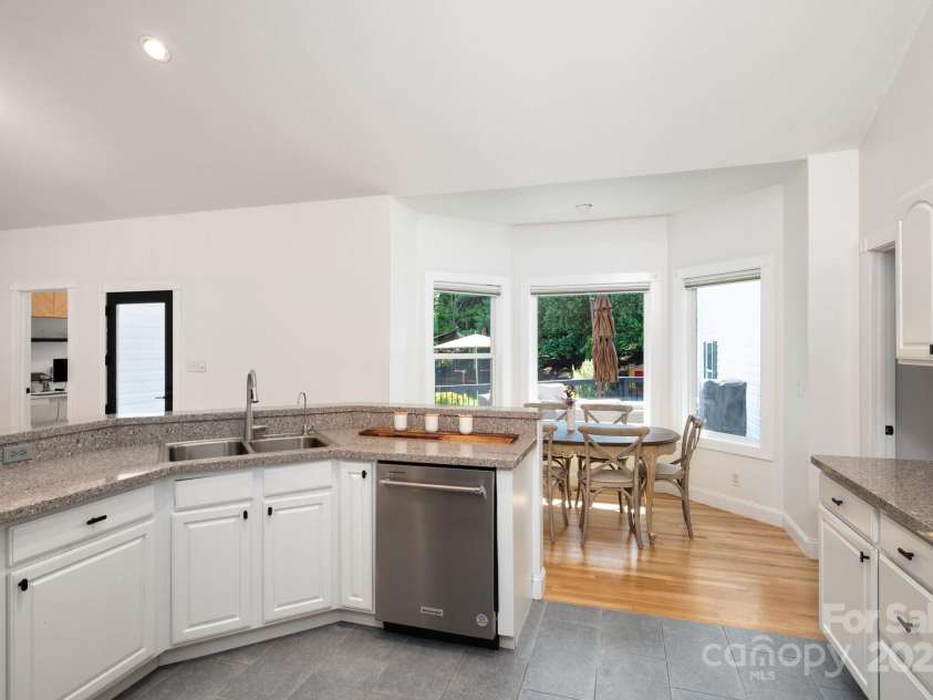 44 White Thorn Drive, Alexander, NC 28701.  MLS# CAR4253765, YatesRealty ID 21522. New Dishwasher !