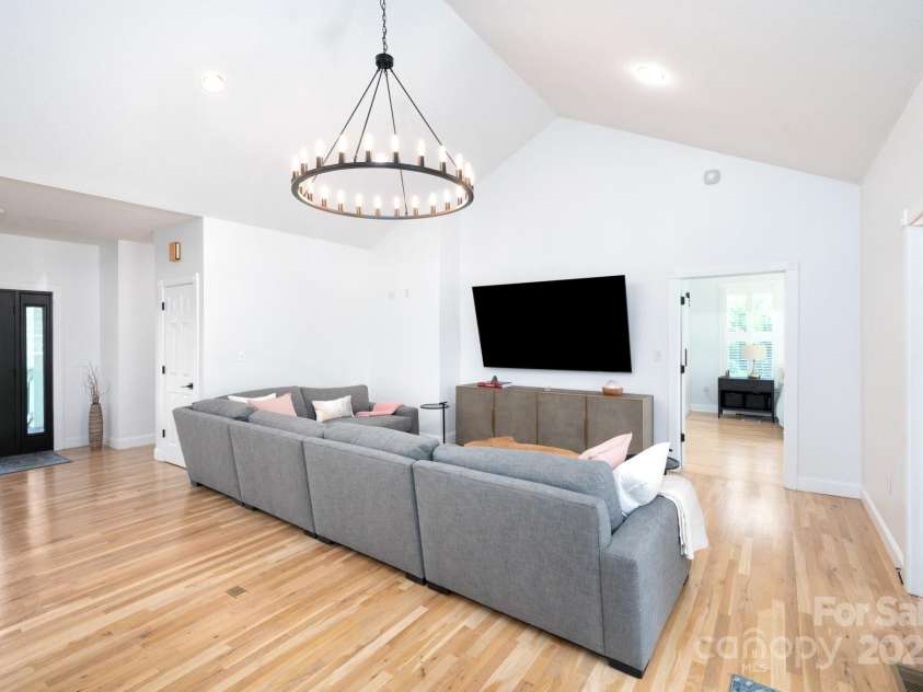 44 White Thorn Drive, Alexander, NC 28701.  MLS# CAR4253765, YatesRealty ID 21522. New Interior Paint