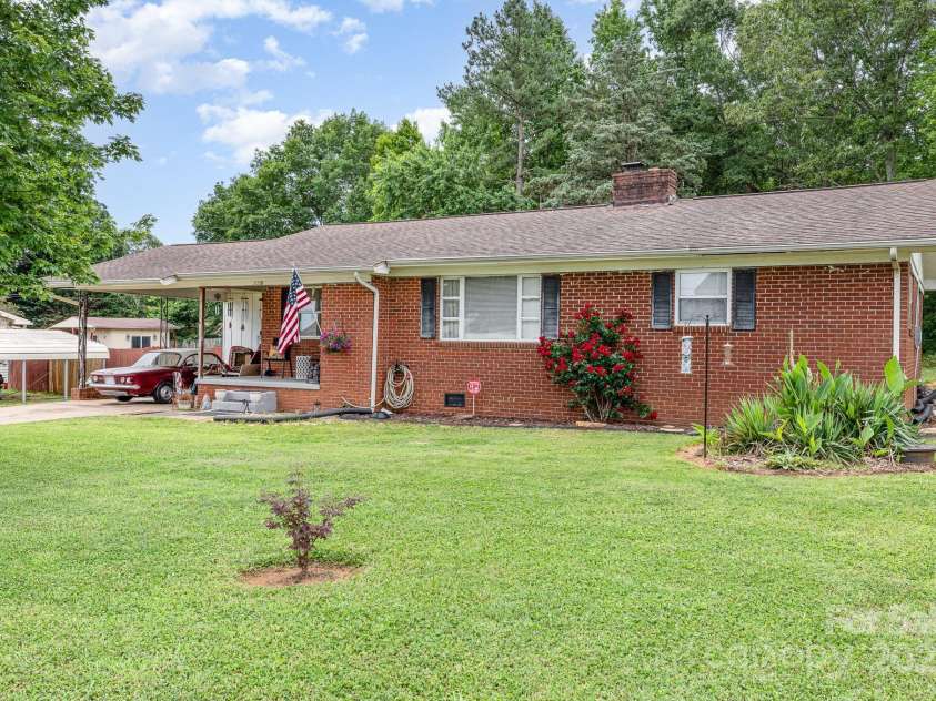 2210 Joes Lake Road, Shelby, NC 28152.  MLS# CAR4264749, YatesRealty ID 21523. 