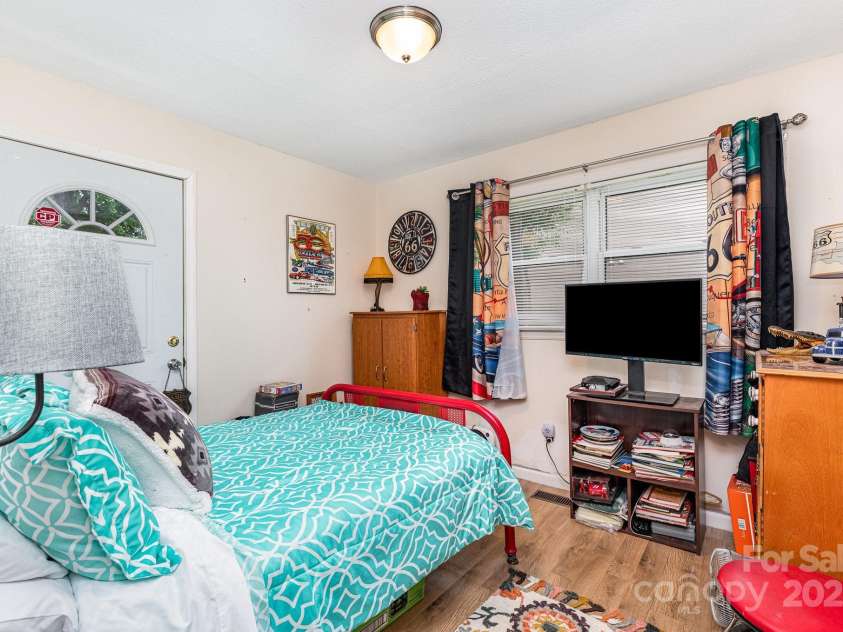 2210 Joes Lake Road, Shelby, NC 28152.  MLS# CAR4264749, YatesRealty ID 21523. 