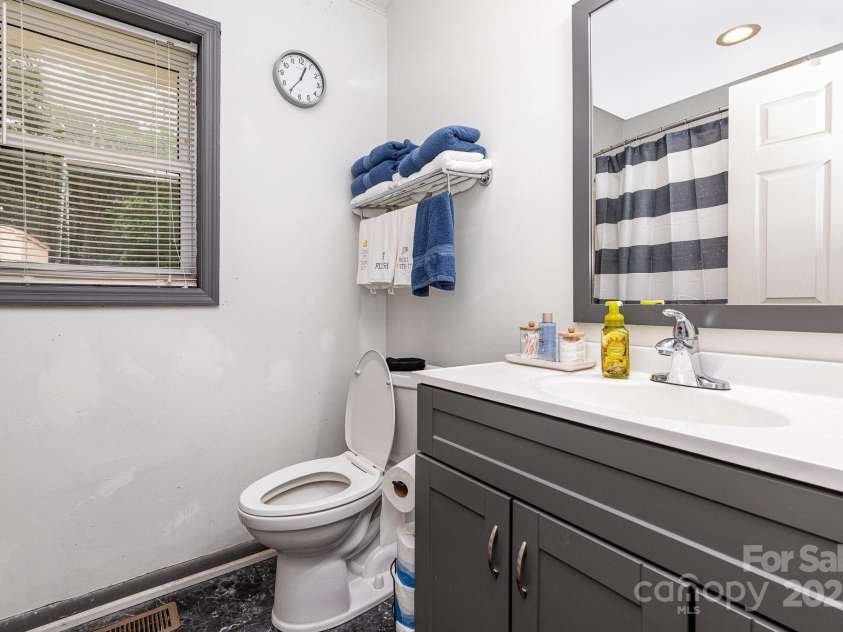 2210 Joes Lake Road, Shelby, NC 28152.  MLS# CAR4264749, YatesRealty ID 21523. 