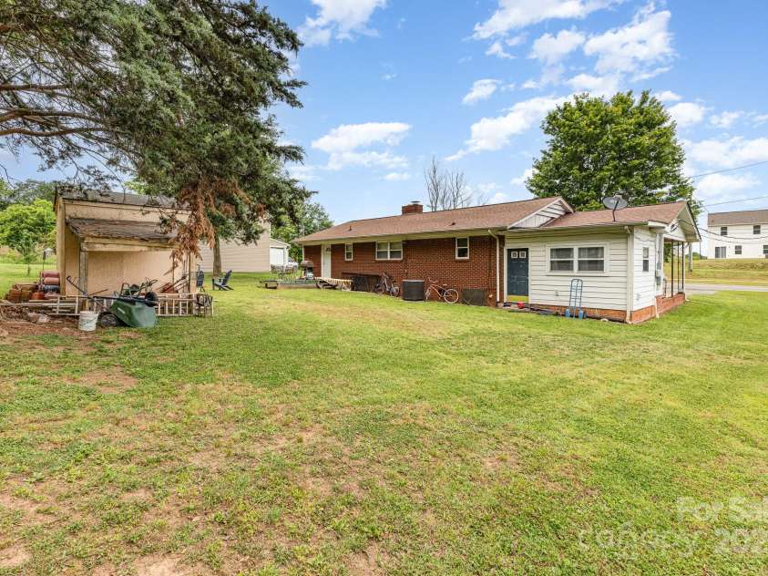 2210 Joes Lake Road, Shelby, NC 28152.  MLS# CAR4264749, YatesRealty ID 21523. 