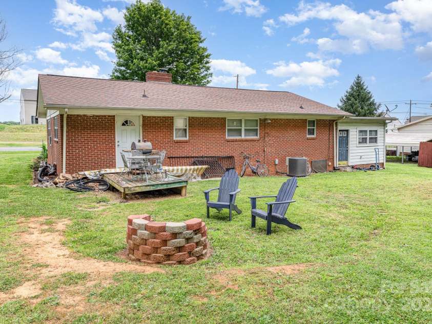 2210 Joes Lake Road, Shelby, NC 28152.  MLS# CAR4264749, YatesRealty ID 21523. 