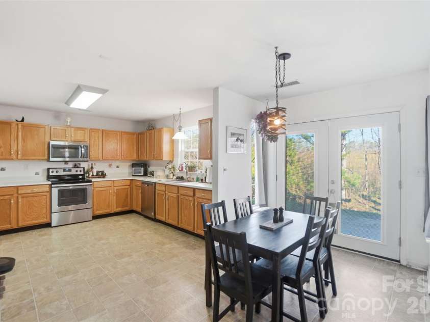 111 Austin Run Court, Kannapolis, NC 28083.  MLS# CAR4360430, YatesRealty ID 21525. 