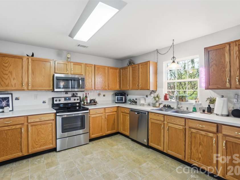 111 Austin Run Court, Kannapolis, NC 28083.  MLS# CAR4360430, YatesRealty ID 21525. 