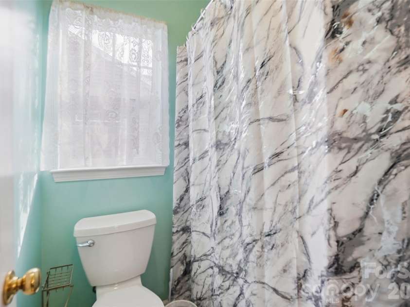111 Austin Run Court, Kannapolis, NC 28083.  MLS# CAR4360430, YatesRealty ID 21525. 