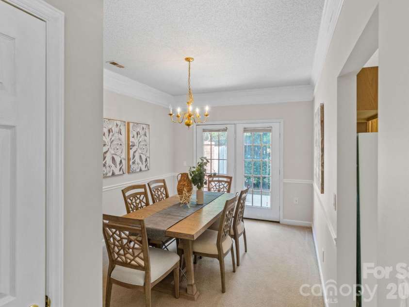 300 Armour Street, Davidson, NC 28036.  MLS# CAR4374388, YatesRealty ID 21526. Intimate dining room overlooking trees and patio.