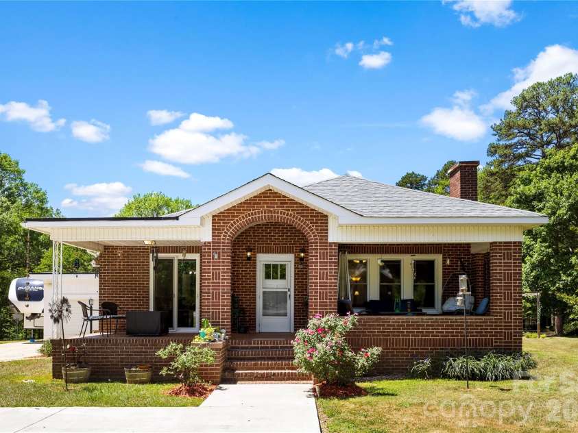 2030 South Point Road, Belmont, NC 28012.  MLS# CAR4374065, YatesRealty ID 21527. 