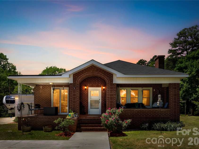 2030 South Point Road, Belmont, NC 28012.  MLS# CAR4374065, YatesRealty ID 21527. 
