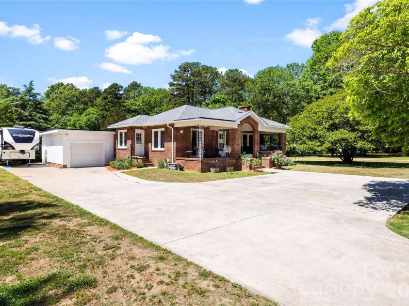 2030 South Point Road, Belmont, NC 28012.  MLS# CAR4374065, YatesRealty ID 21527. 