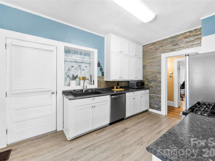 2030 South Point Road, Belmont, NC 28012.  MLS# CAR4374065, YatesRealty ID 21527. 
