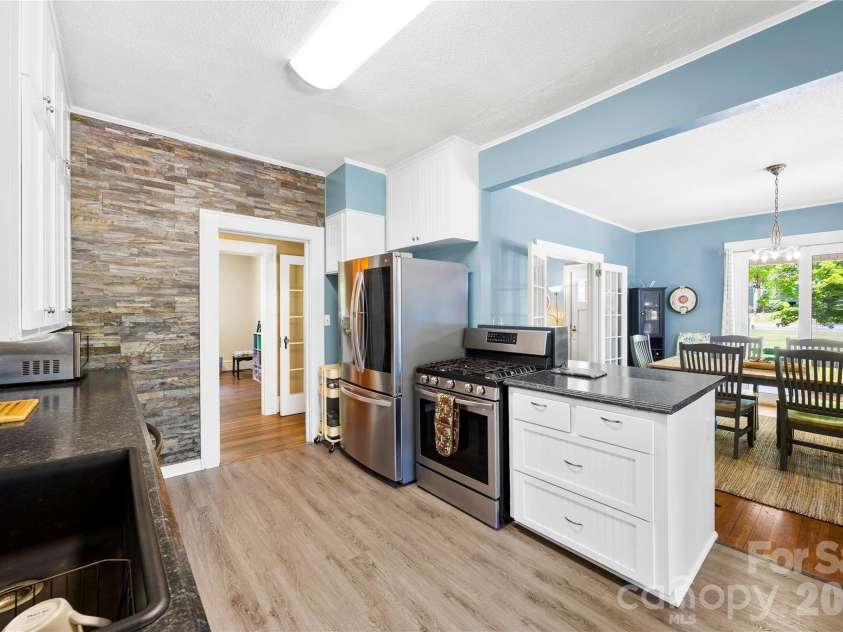 2030 South Point Road, Belmont, NC 28012.  MLS# CAR4374065, YatesRealty ID 21527. 