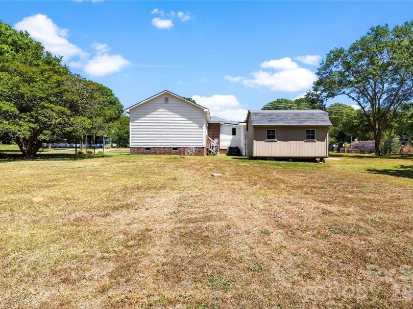 2030 South Point Road, Belmont, NC 28012.  MLS# CAR4374065, YatesRealty ID 21527. 