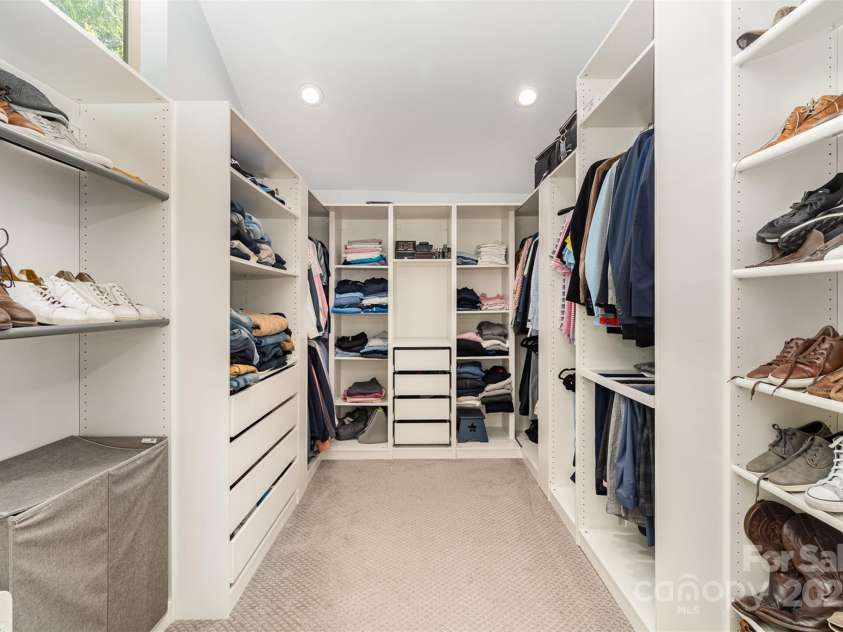 4725 Rounding Run Road, Charlotte, NC 28277.  MLS# CAR4271495, YatesRealty ID 21527. Expansive primary closet that we would all just die for!