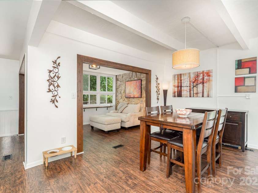4725 Rounding Run Road, Charlotte, NC 28277.  MLS# CAR4271495, YatesRealty ID 21527. Open dining area making it easy to entertain family and friends.