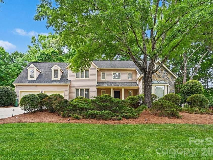212 Rose Arbor Lane, Matthews, NC 28105.  MLS# CAR4374309, YatesRealty ID 21528. 