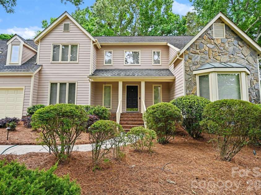 212 Rose Arbor Lane, Matthews, NC 28105.  MLS# CAR4374309, YatesRealty ID 21528. 