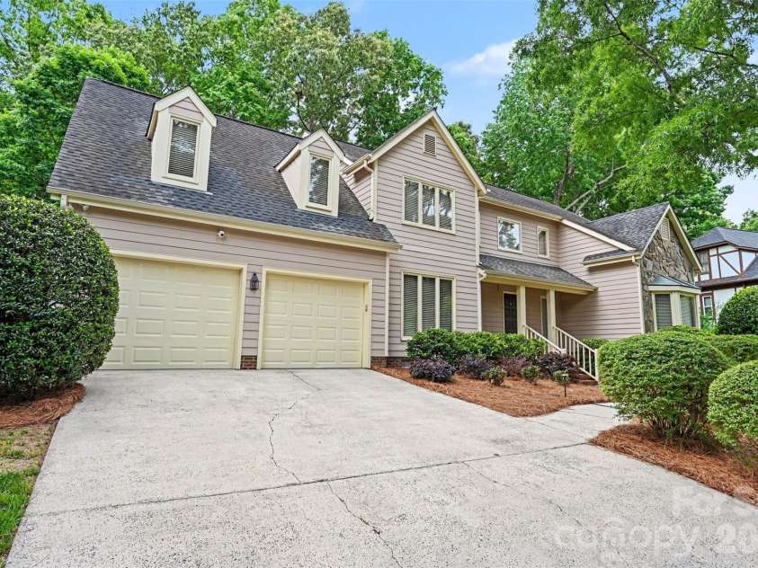 212 Rose Arbor Lane, Matthews, NC 28105.  MLS# CAR4374309, YatesRealty ID 21528. 