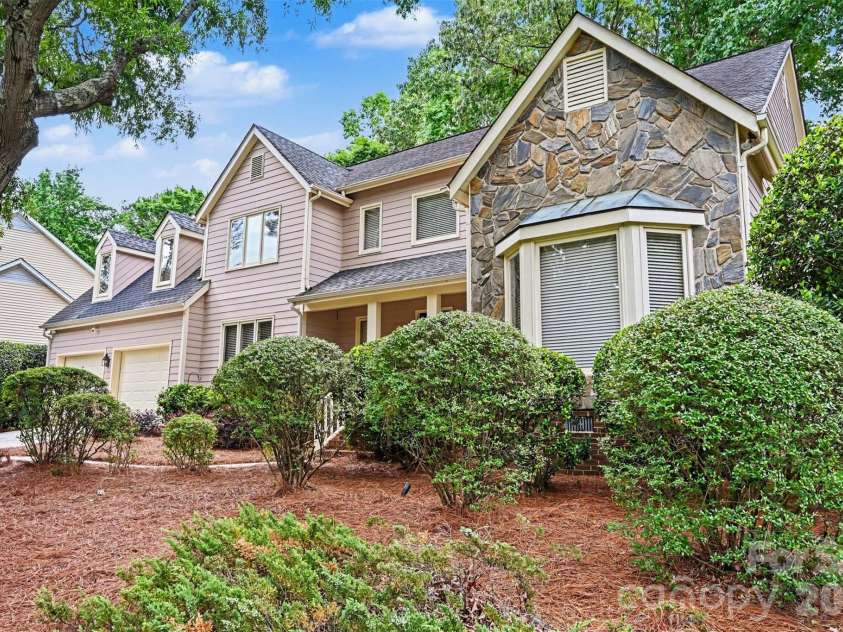 212 Rose Arbor Lane, Matthews, NC 28105.  MLS# CAR4374309, YatesRealty ID 21528. 