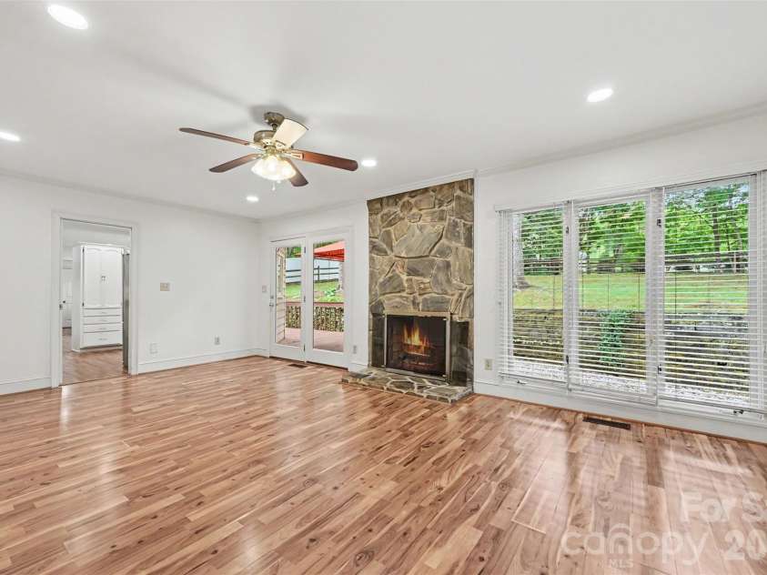 212 Rose Arbor Lane, Matthews, NC 28105.  MLS# CAR4374309, YatesRealty ID 21528. 
