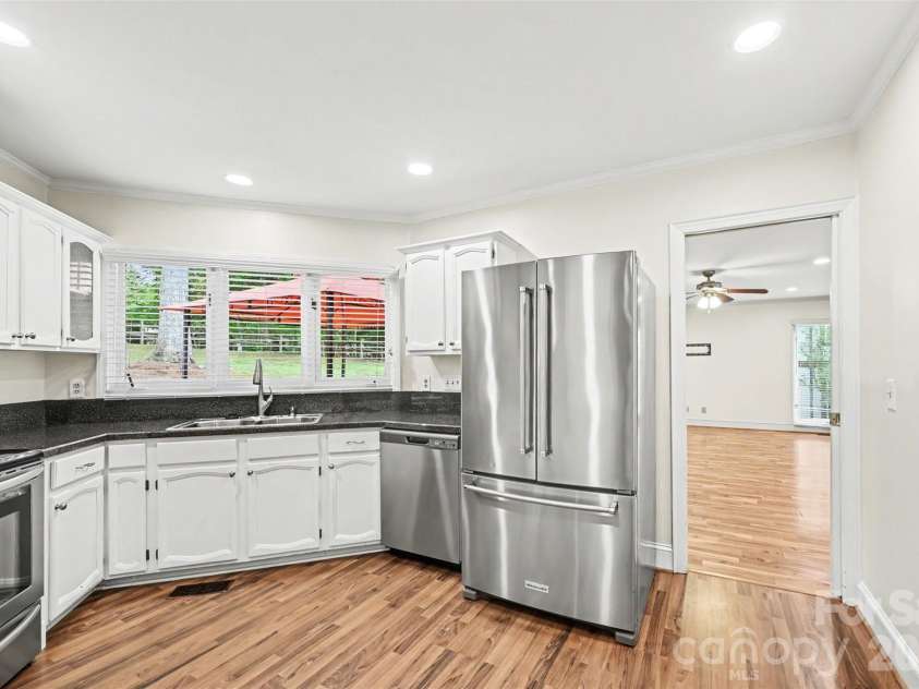 212 Rose Arbor Lane, Matthews, NC 28105.  MLS# CAR4374309, YatesRealty ID 21528. 