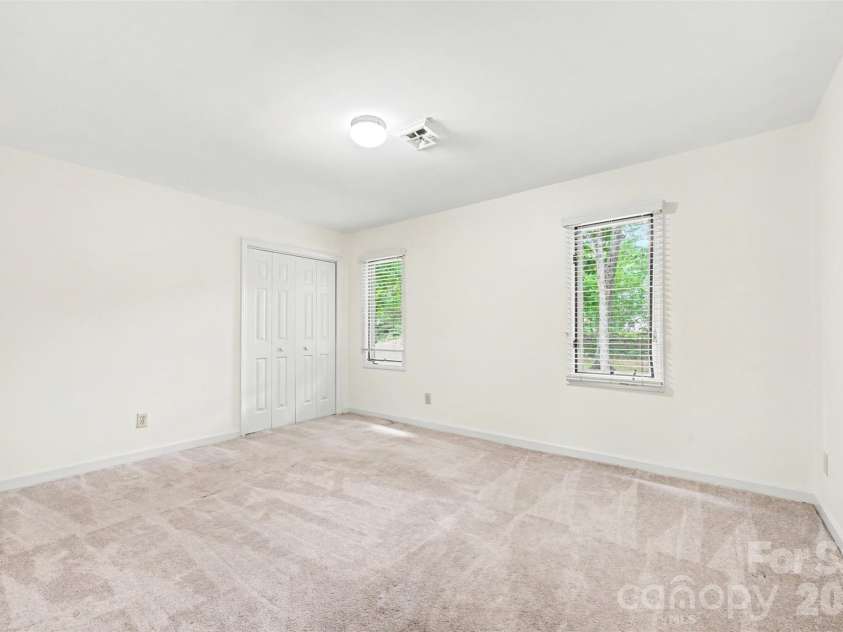 212 Rose Arbor Lane, Matthews, NC 28105.  MLS# CAR4374309, YatesRealty ID 21528. 