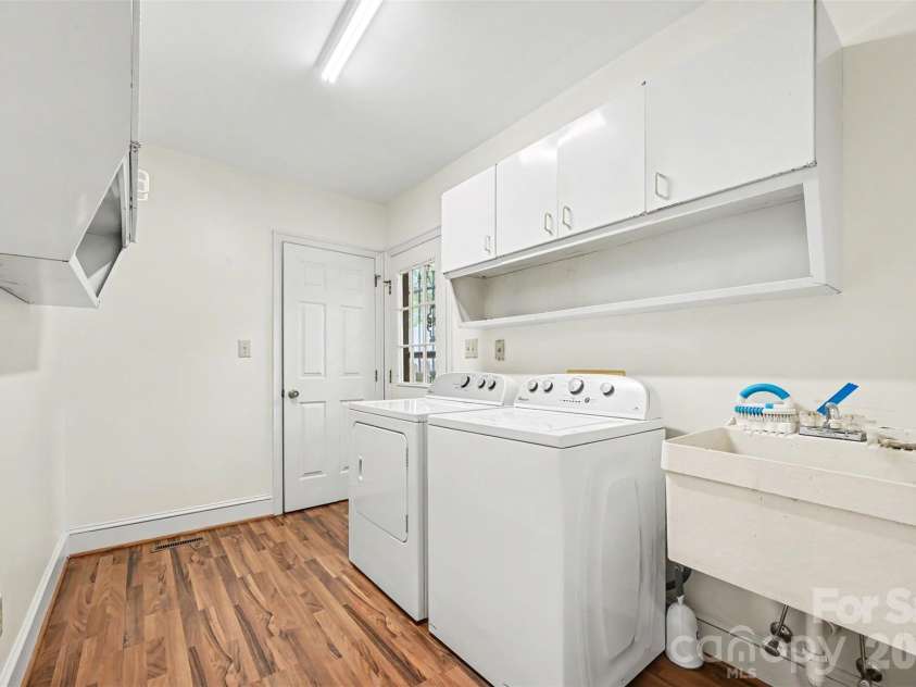 212 Rose Arbor Lane, Matthews, NC 28105.  MLS# CAR4374309, YatesRealty ID 21528. 