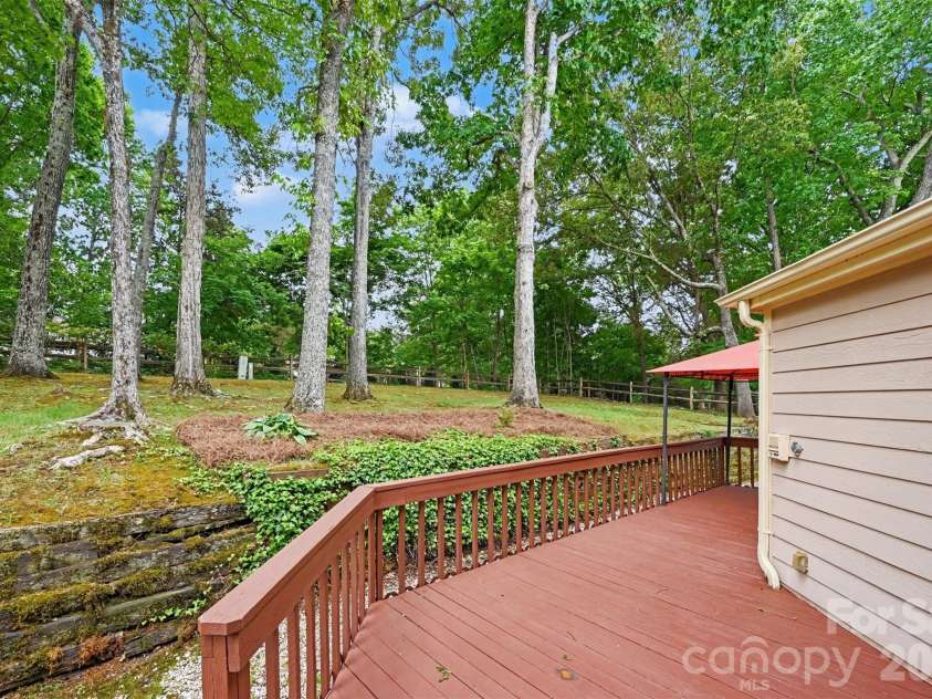 212 Rose Arbor Lane, Matthews, NC 28105.  MLS# CAR4374309, YatesRealty ID 21528. 