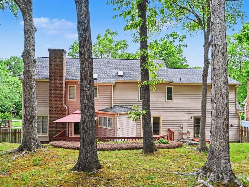 212 Rose Arbor Lane, Matthews, NC 28105.  MLS# CAR4374309, YatesRealty ID 21528. 