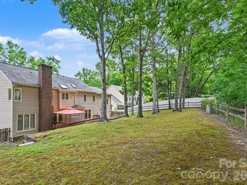 212 Rose Arbor Lane, Matthews, NC 28105.  MLS# CAR4374309, YatesRealty ID 21528. 