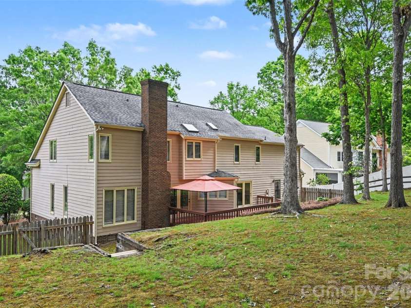 212 Rose Arbor Lane, Matthews, NC 28105.  MLS# CAR4374309, YatesRealty ID 21528. 