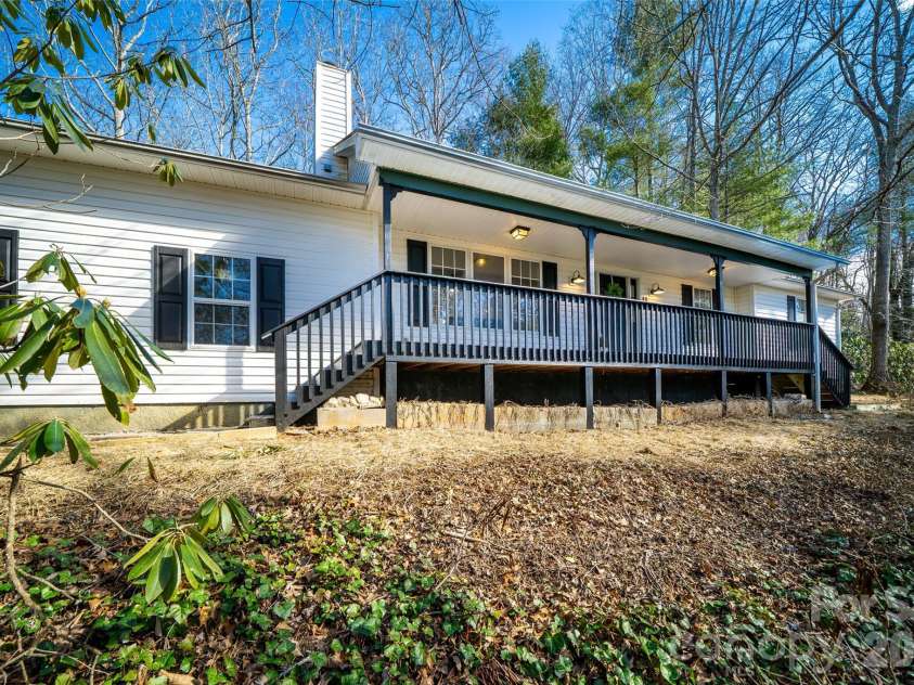 11 Twin Lakes Drive, Fletcher, NC 28732.  MLS# CAR4340205, YatesRealty ID 21529. 