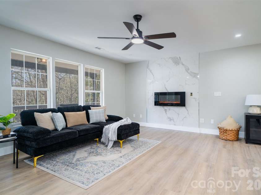 11 Twin Lakes Drive, Fletcher, NC 28732.  MLS# CAR4340205, YatesRealty ID 21529. 