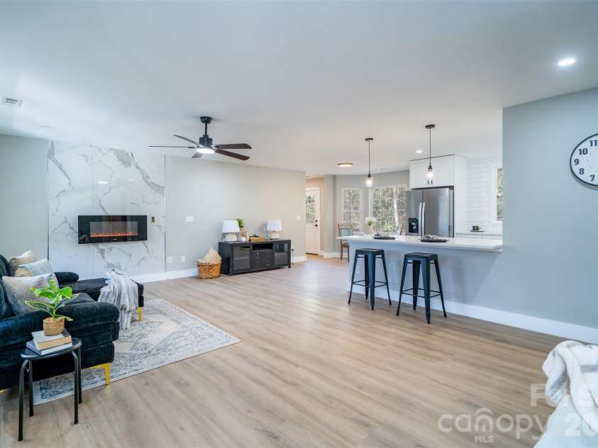 11 Twin Lakes Drive, Fletcher, NC 28732.  MLS# CAR4340205, YatesRealty ID 21529. 