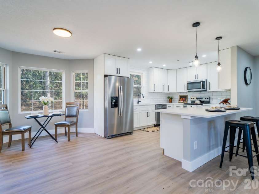 11 Twin Lakes Drive, Fletcher, NC 28732.  MLS# CAR4340205, YatesRealty ID 21529. 
