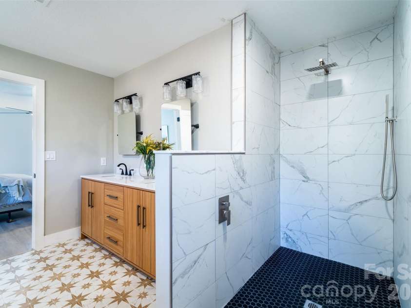 11 Twin Lakes Drive, Fletcher, NC 28732.  MLS# CAR4340205, YatesRealty ID 21529. 