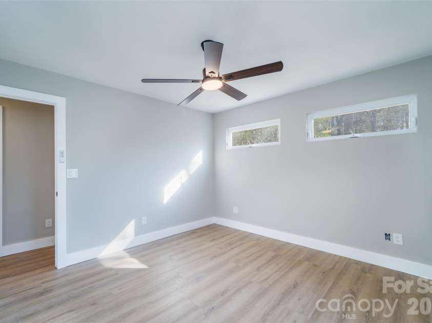 11 Twin Lakes Drive, Fletcher, NC 28732.  MLS# CAR4340205, YatesRealty ID 21529. 