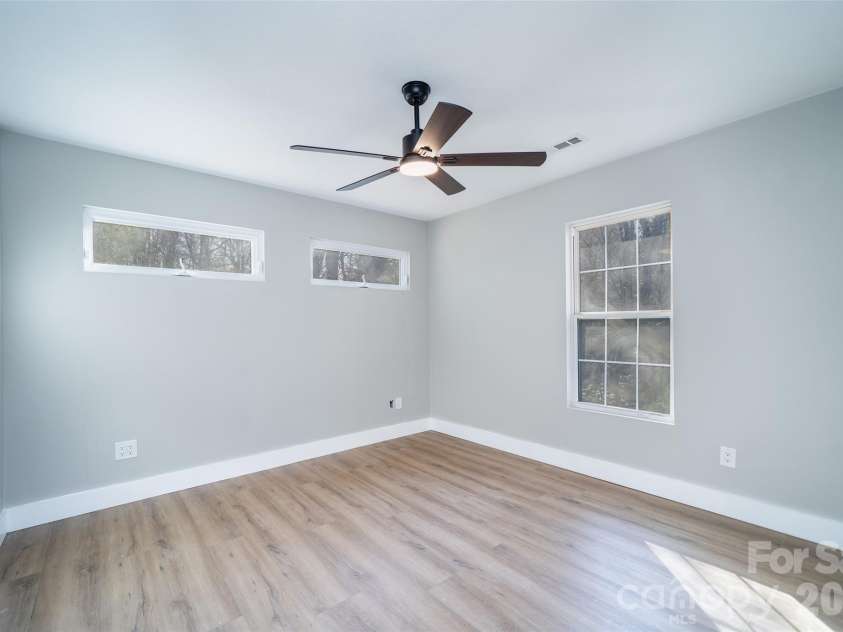 11 Twin Lakes Drive, Fletcher, NC 28732.  MLS# CAR4340205, YatesRealty ID 21529. 