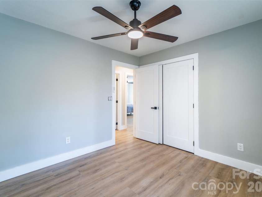 11 Twin Lakes Drive, Fletcher, NC 28732.  MLS# CAR4340205, YatesRealty ID 21529. 