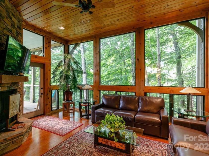 47 Creekside Way, Burnsville, NC 28714.  MLS# CAR4161071, YatesRealty ID 2153. 