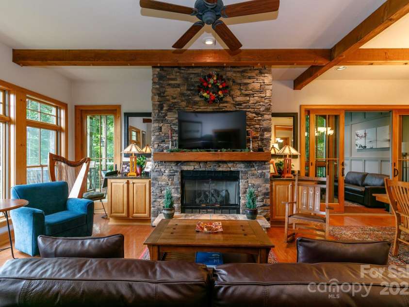 47 Creekside Way, Burnsville, NC 28714.  MLS# CAR4161071, YatesRealty ID 2153. 