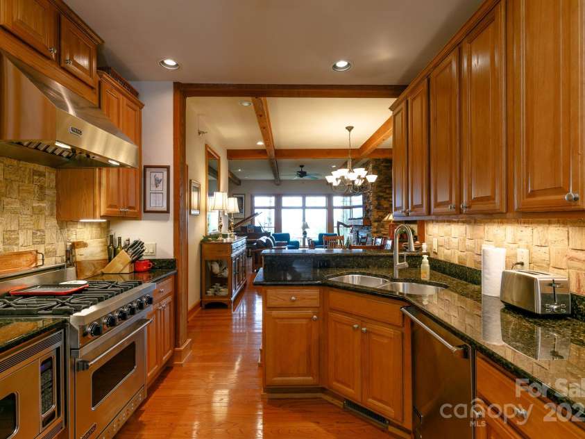 47 Creekside Way, Burnsville, NC 28714.  MLS# CAR4161071, YatesRealty ID 2153. 