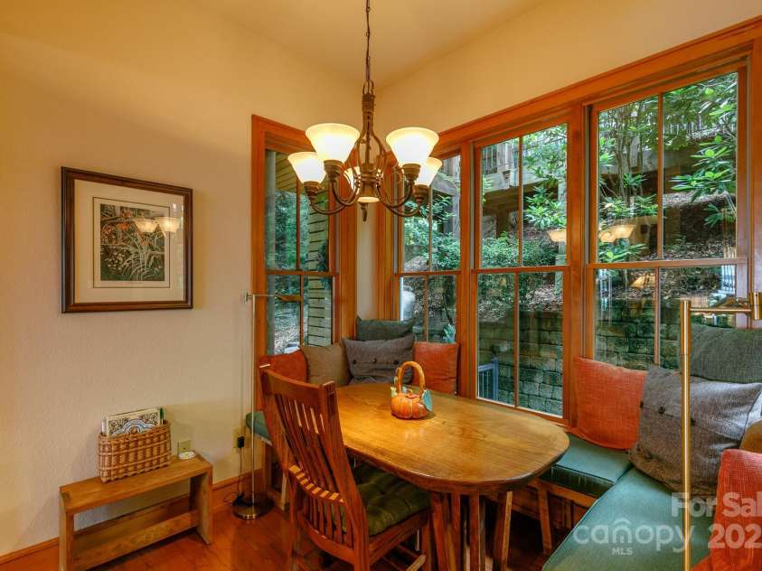 47 Creekside Way, Burnsville, NC 28714.  MLS# CAR4161071, YatesRealty ID 2153. 