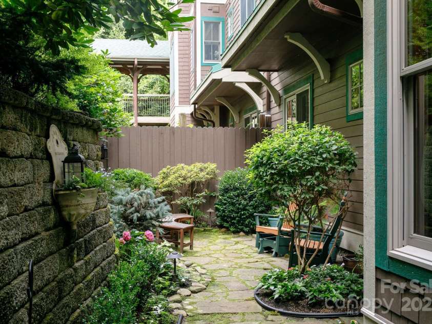 47 Creekside Way, Burnsville, NC 28714.  MLS# CAR4161071, YatesRealty ID 2153. 