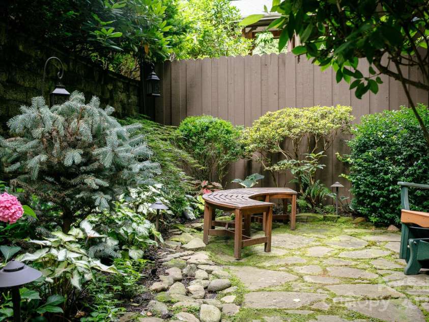 47 Creekside Way, Burnsville, NC 28714.  MLS# CAR4161071, YatesRealty ID 2153. 