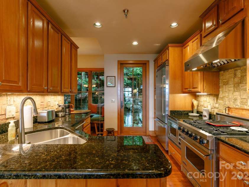 47 Creekside Way, Burnsville, NC 28714.  MLS# CAR4161071, YatesRealty ID 2153. 