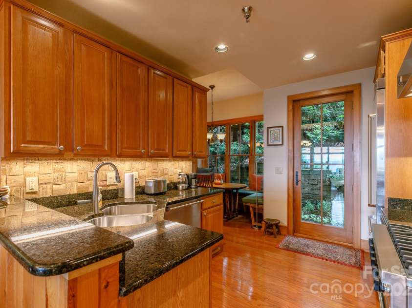 47 Creekside Way, Burnsville, NC 28714.  MLS# CAR4161071, YatesRealty ID 2153. 