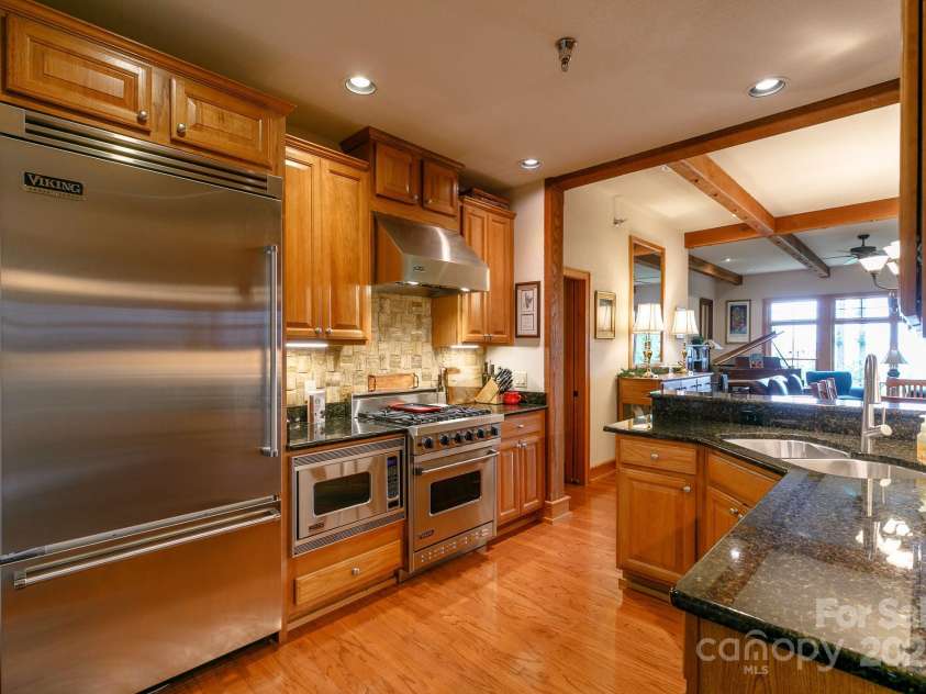 47 Creekside Way, Burnsville, NC 28714.  MLS# CAR4161071, YatesRealty ID 2153. 