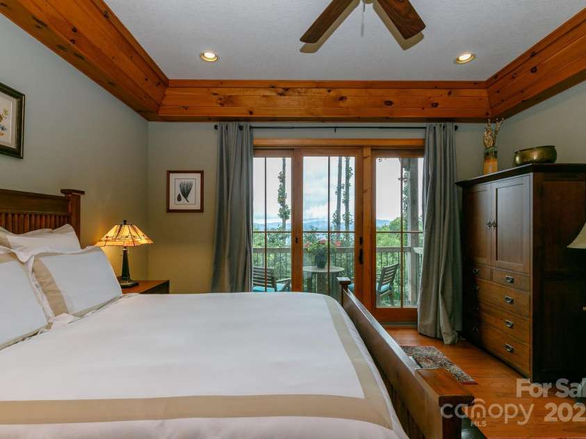 47 Creekside Way, Burnsville, NC 28714.  MLS# CAR4161071, YatesRealty ID 2153. 